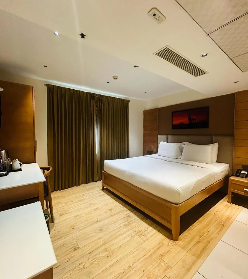Townbridge Hotels & Suites Kochi